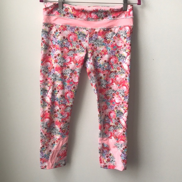 lululemon athletica Pants - Lululemon Flowabunga floral crop inspire leggings